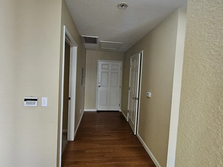 E Acacia St — Photo 11
