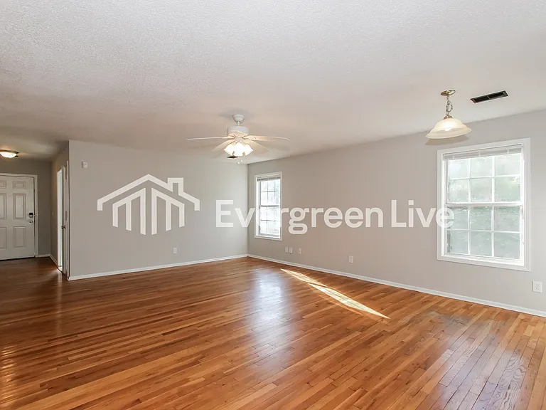 104 Autumn Woods Dr — Photo 3