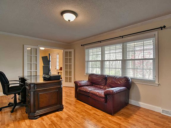 5th image of 2300 Belcaro Dr