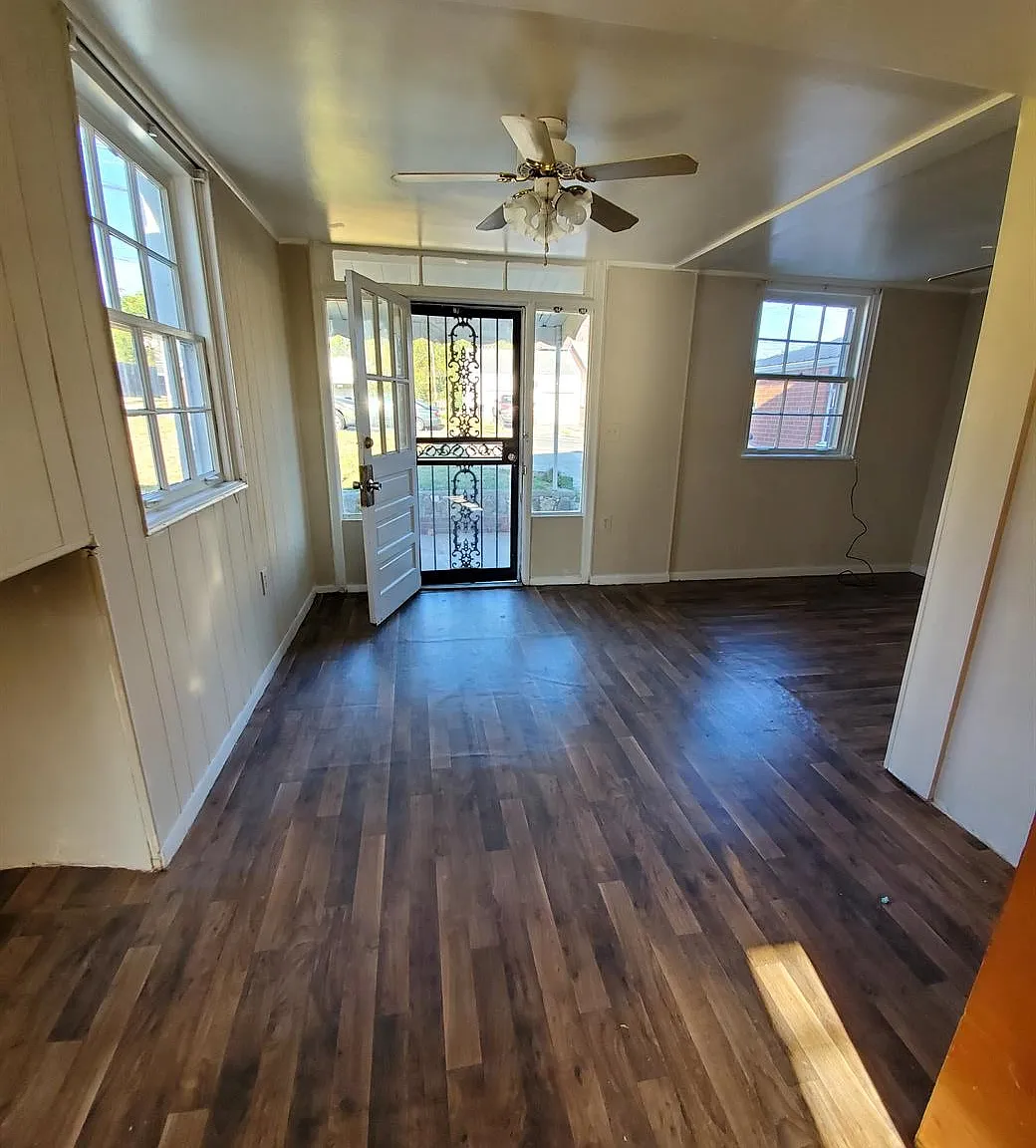 506 Bee St — Photo 3