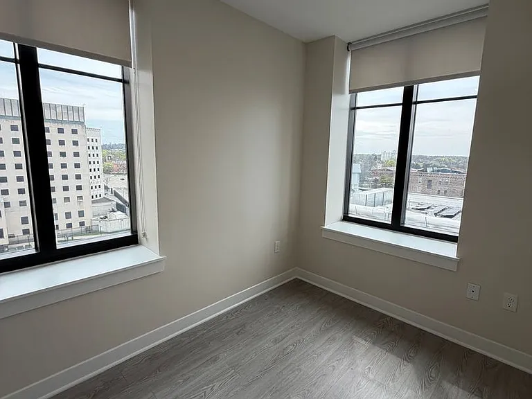 65 W Broad St — Photo 84