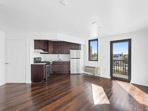 874 Willoughby Avenue image 1 of 11