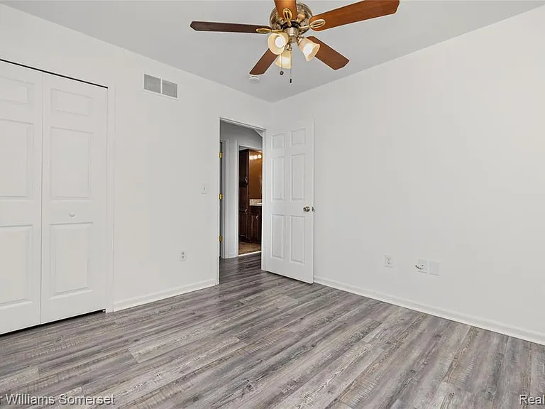 90 Tacoma Dr — Photo 19