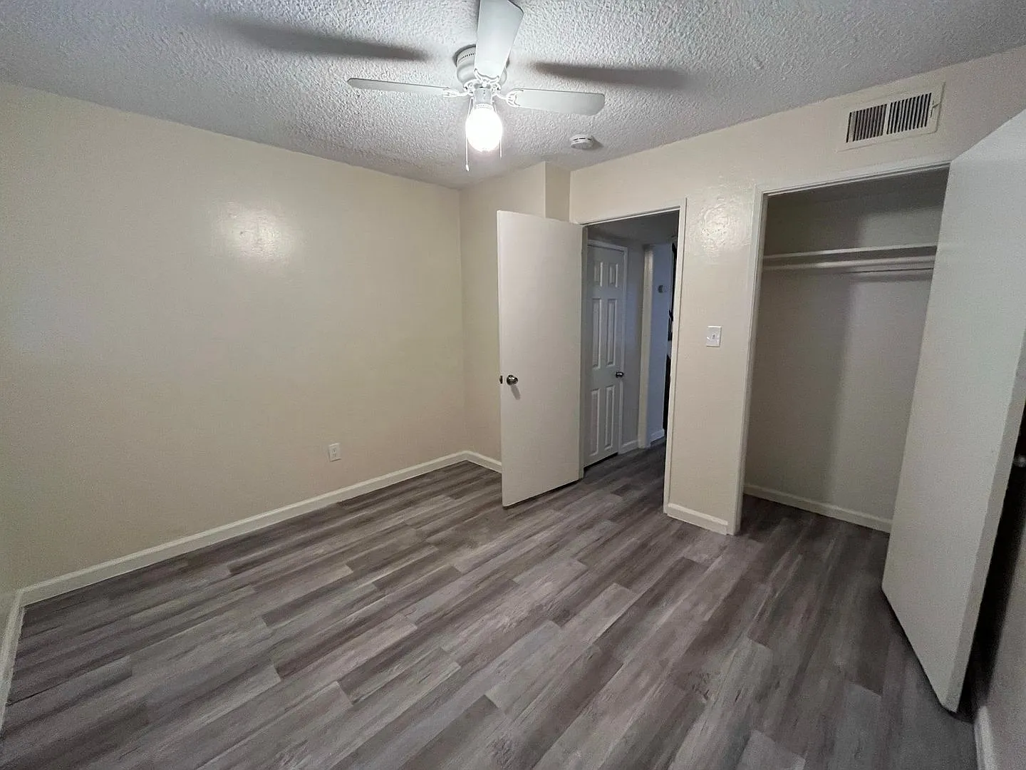 3 bed, 1.5 bath, 1140 sqft, $1,650 — Photo 4