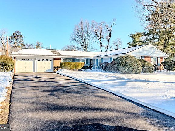 2nd image of 2 Creekview Rd