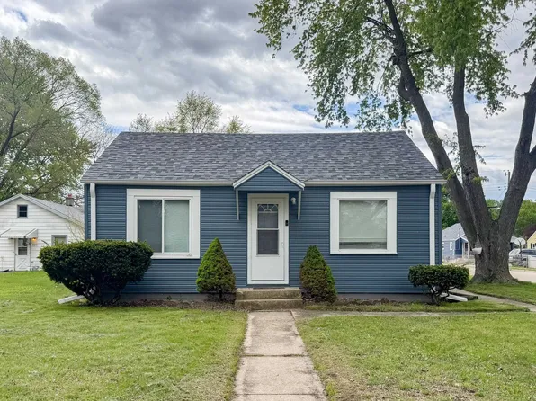 901 Kingsley Dr, Machesney Park, IL 61115