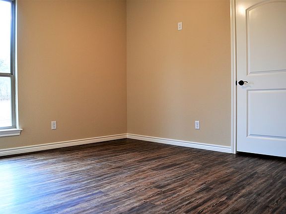 3rd image of 1000 Leah Ln
