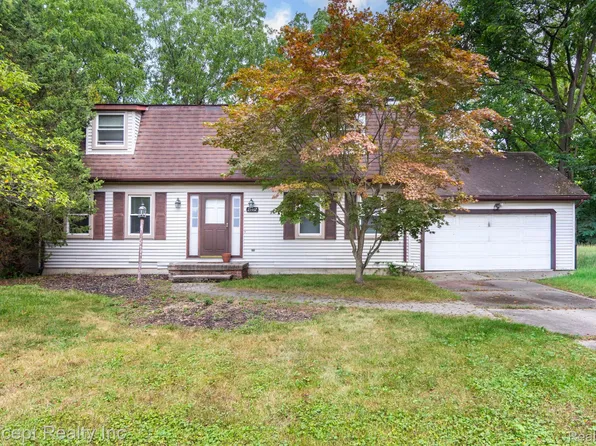 21467 Jewell Ct, Grosse Ile, MI 48138