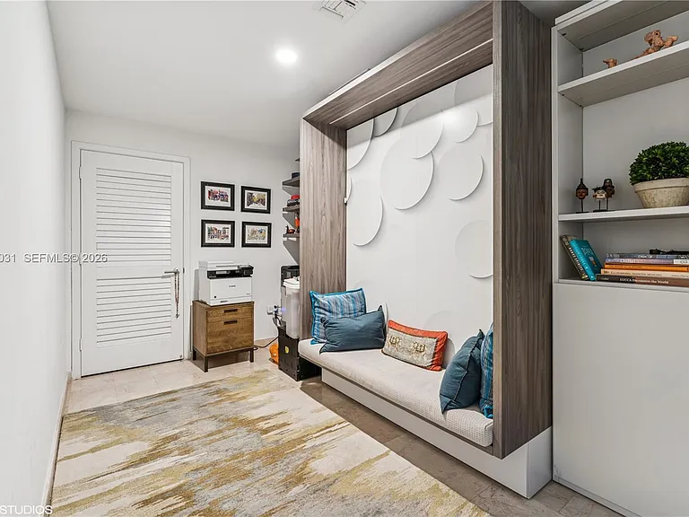 88 SW 7th St #1804 — Photo 37