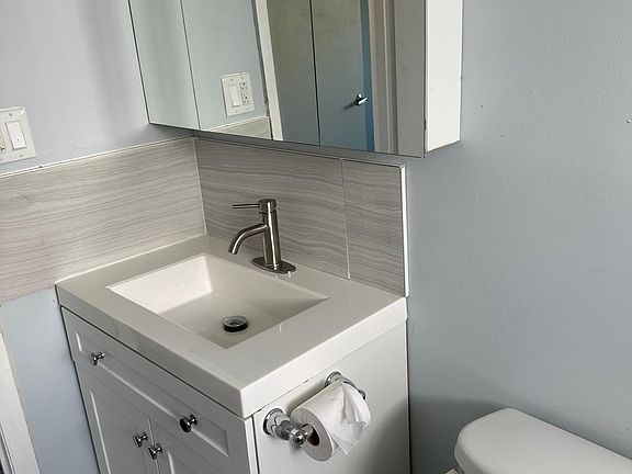 5th image of 8415 W 82nd St #2
