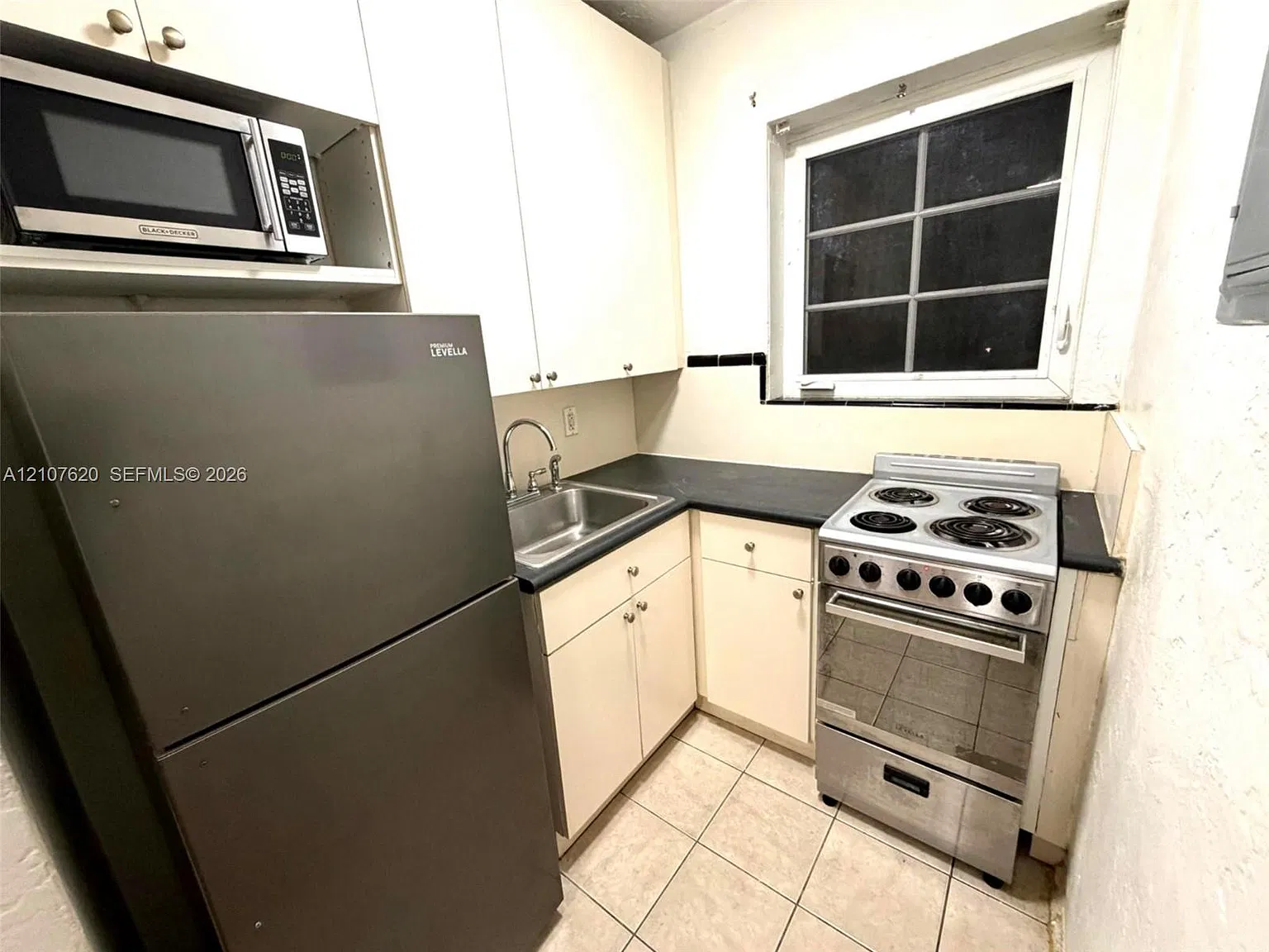 260 Euclid Condo — Photo 3