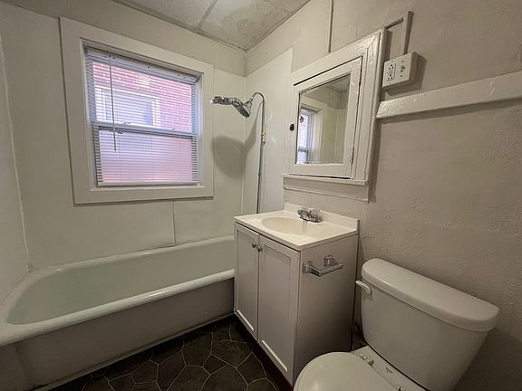 3rd image of 712 W 38th St #1cd6f3898