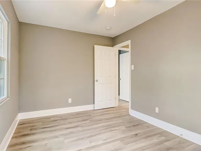 Elliott St NW — Photo 15