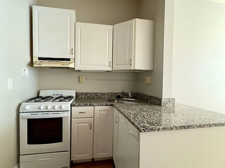 For Rent: Chic Urban Living at 908 N Calvert St Your City Sanctuary Awaits! — Photo 5