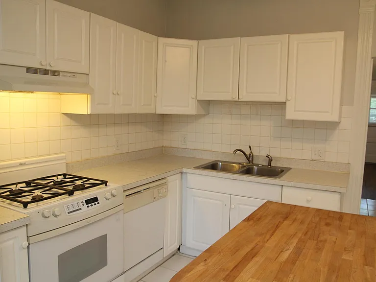 7422 Maple Ave #A — Photo 8