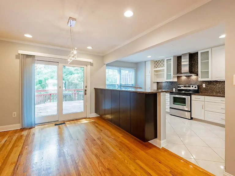 215 Lynn Manor Dr — Photo 15