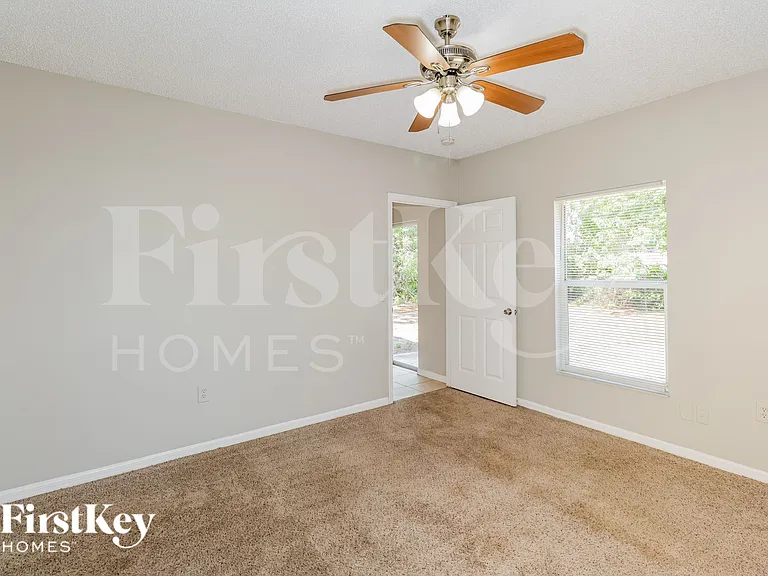 1163 Schumann Dr — Photo 10