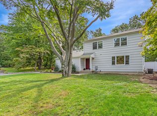 41 Hunters Ln, Norwalk, CT 06850