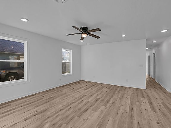 4th image of 813 Curtis St