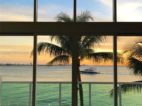 2000 Bay Dr APT 208