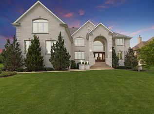 5 Bordeaux Ct, Oakwood Hills, IL 60013