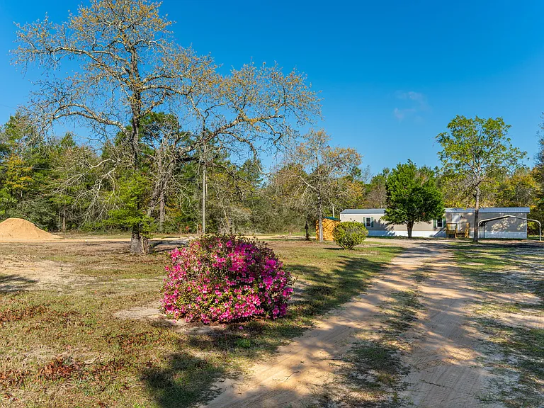 512 W Bach Dr — Photo 3