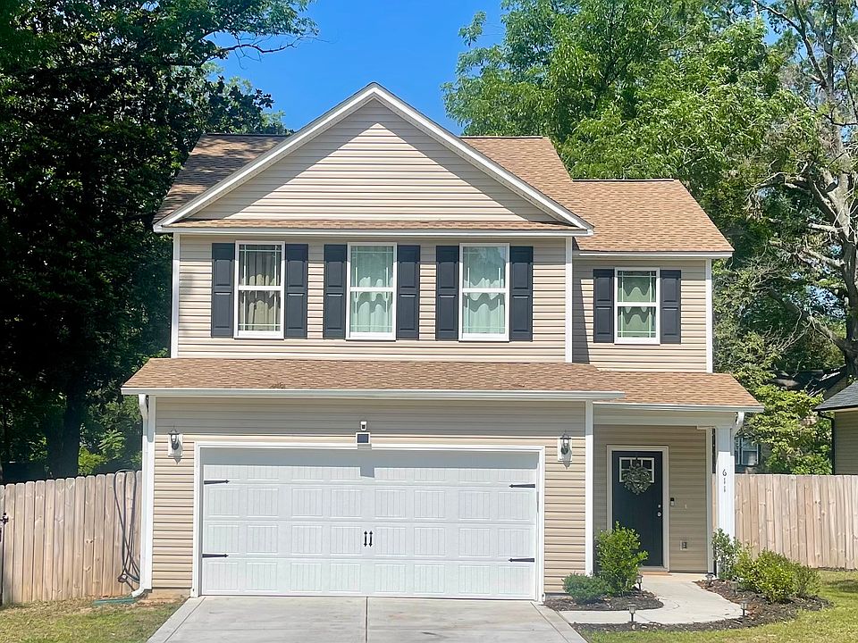 Welcome to Raeford! Walking Distance to Downtown!