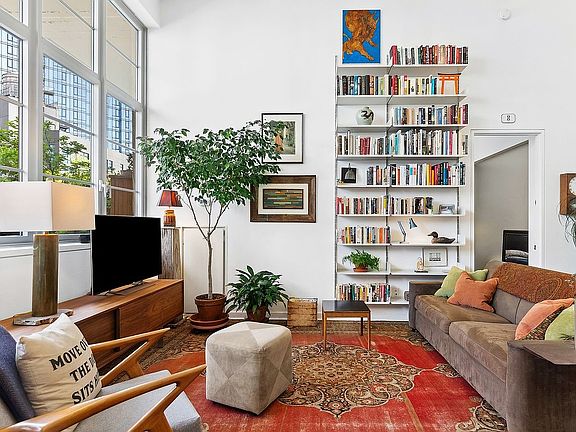 5th image of 2728 Thomson Ave Unit 609
