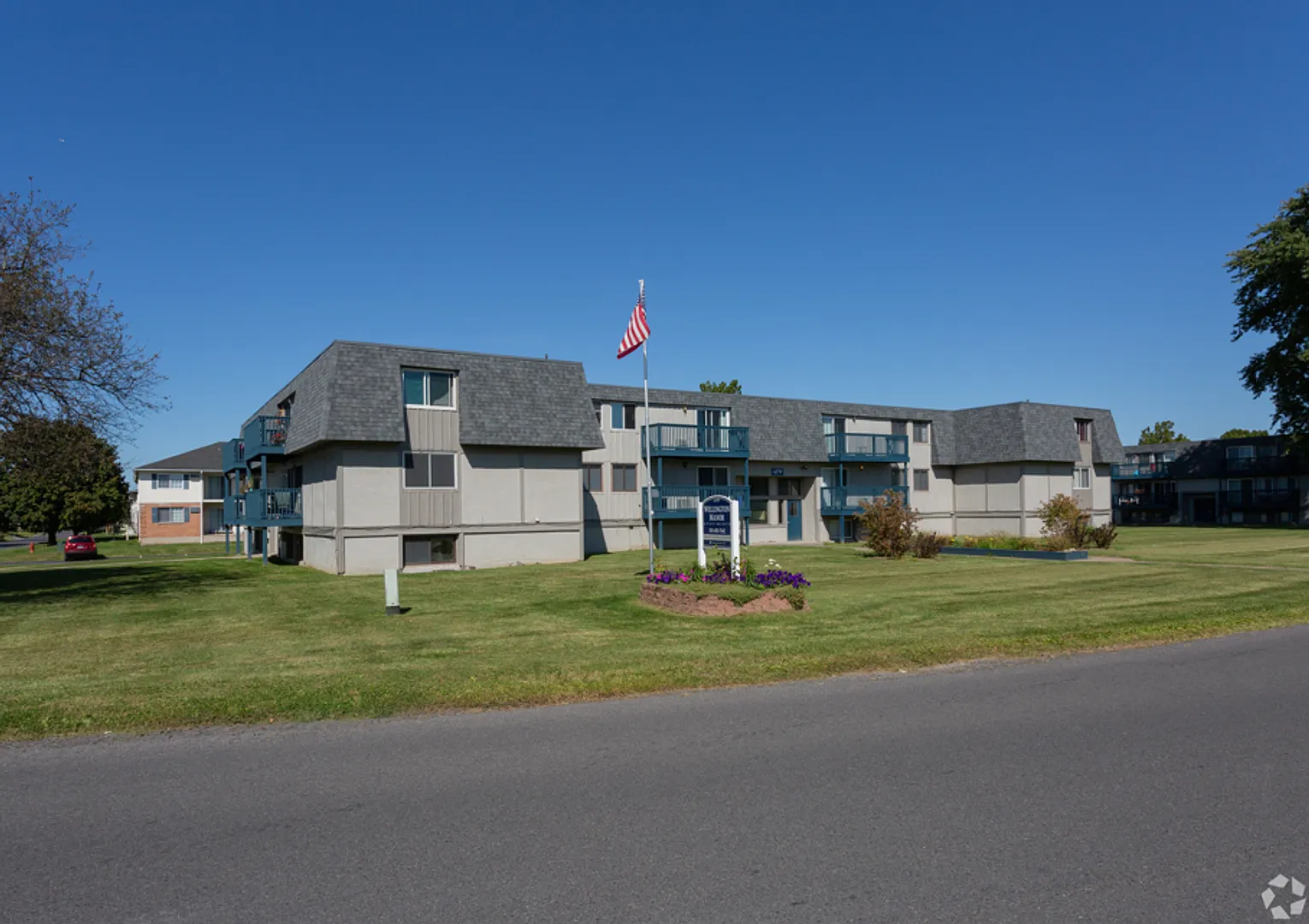 Wellington Manor Apartments — Photo 4