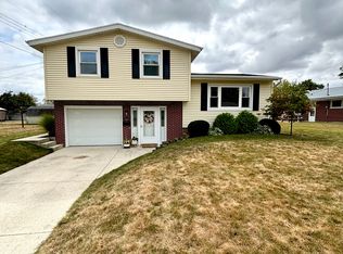 1003 Lima St, Wapakoneta, OH 45895