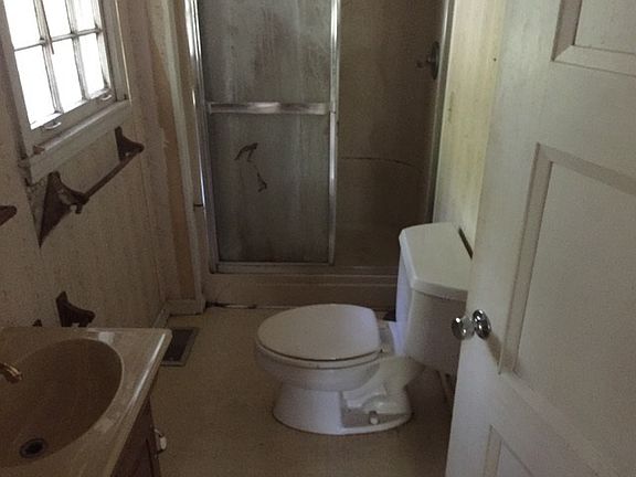 3rd image of 9213 Lakewood Cir