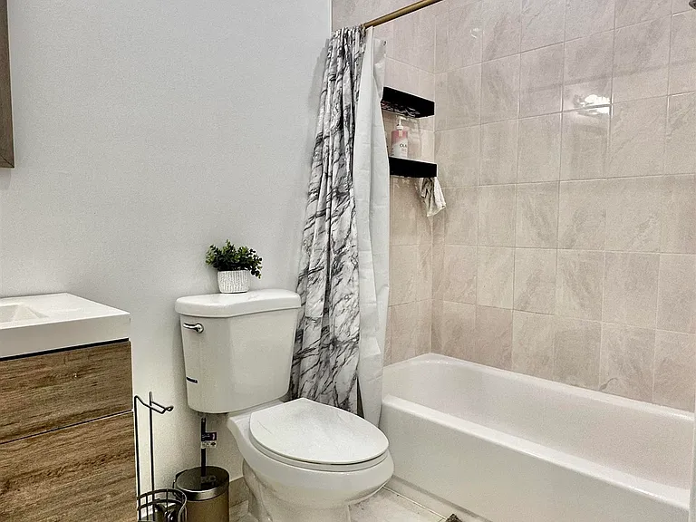 20 Fisk St #A — Photo 15