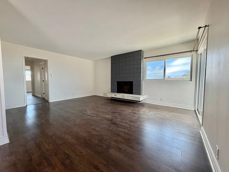 1100 Monterey Blvd — Photo 3