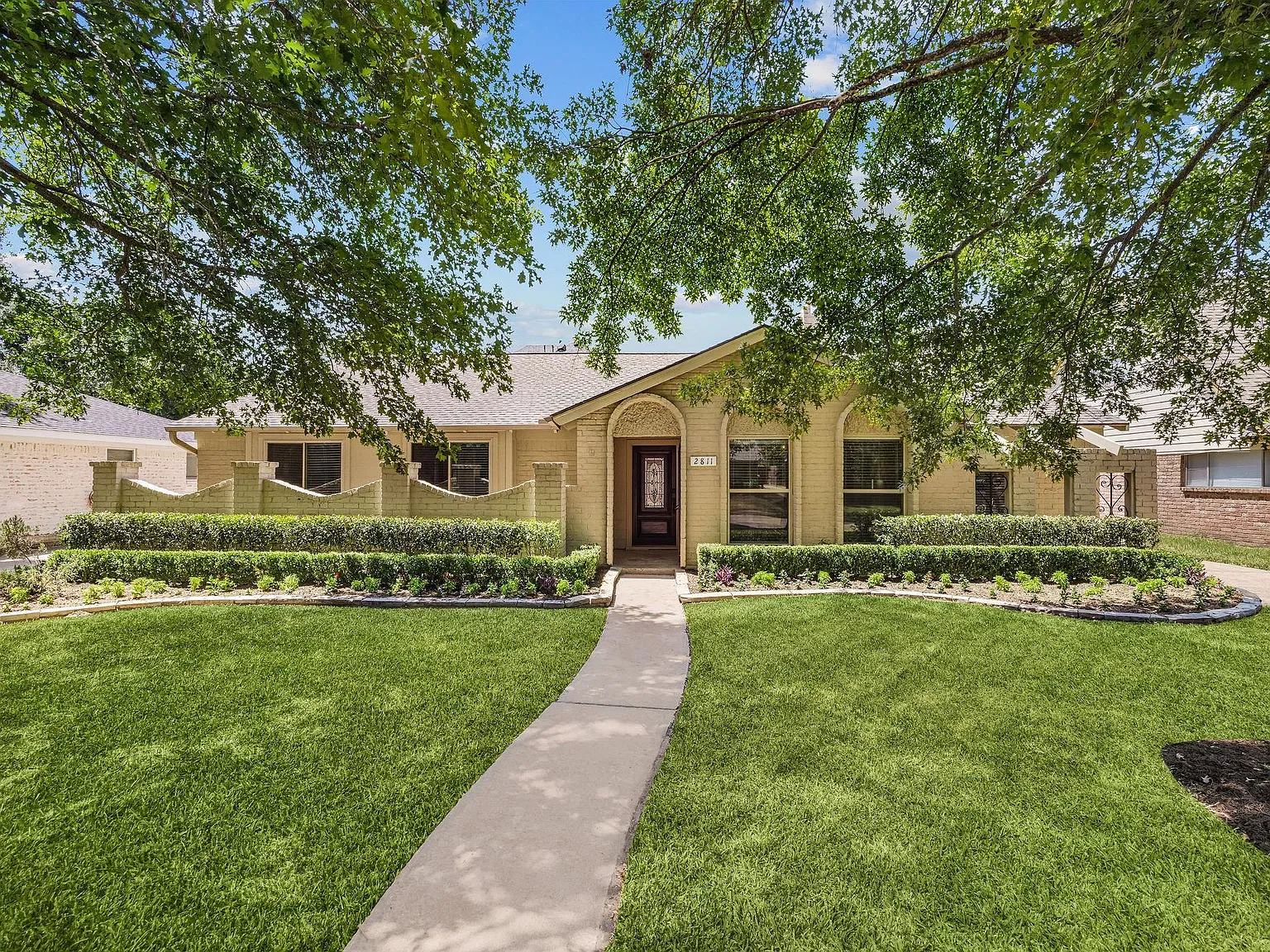 4 bed, 2.0 bath, 2283 sqft, $3,300 — Photo 1