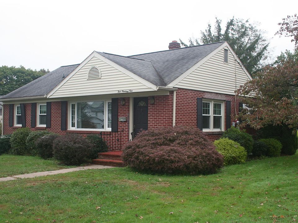 1st image of 409 Broadway St