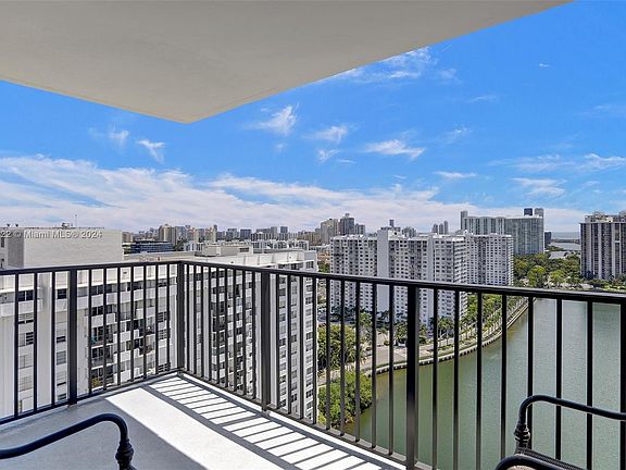 3rd image of 2750 NE 183rd St APT 2509