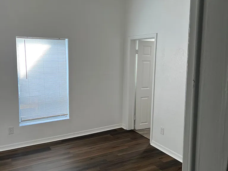 118 E Lime St — Photo 4