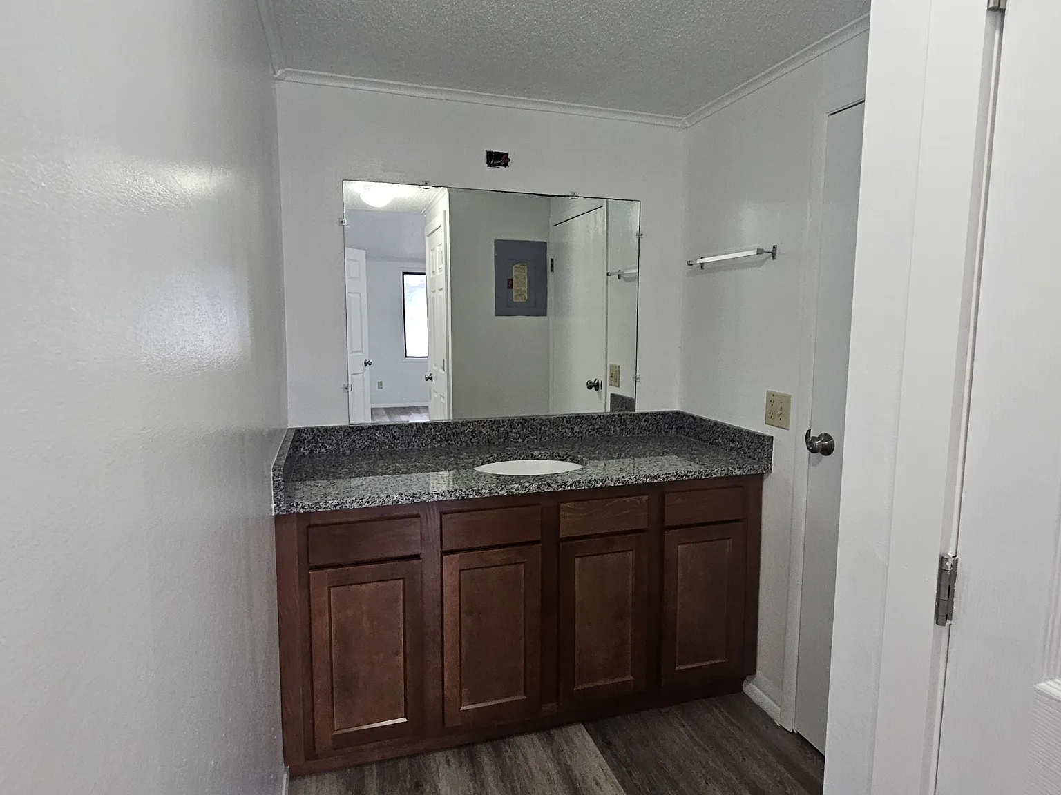 2 bed, 864 sqft, $1,050 — Photo 4