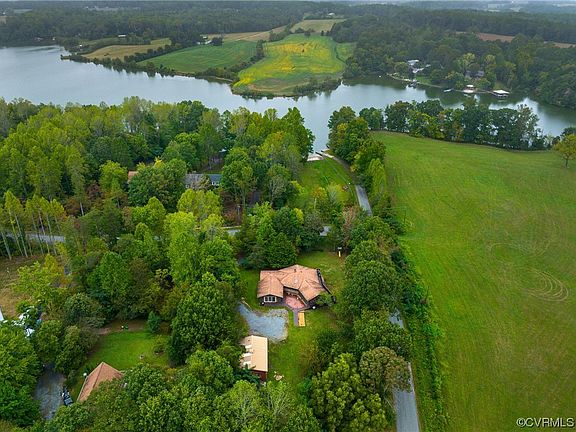 3rd image of 101 Windway Dr