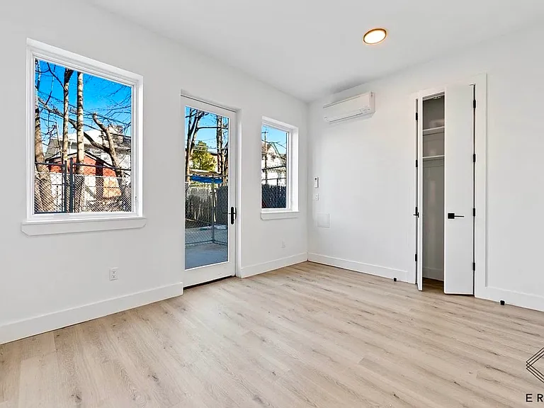 1183 New York Ave #1B — Photo 7