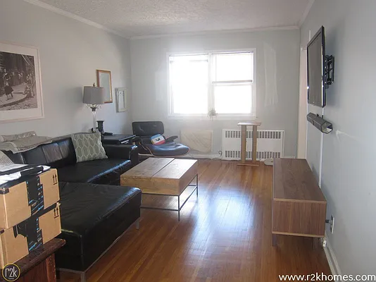 Rented by Realty 2000 Corp | media 2