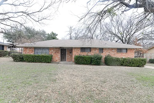 614 N Young Blvd Photo 1
