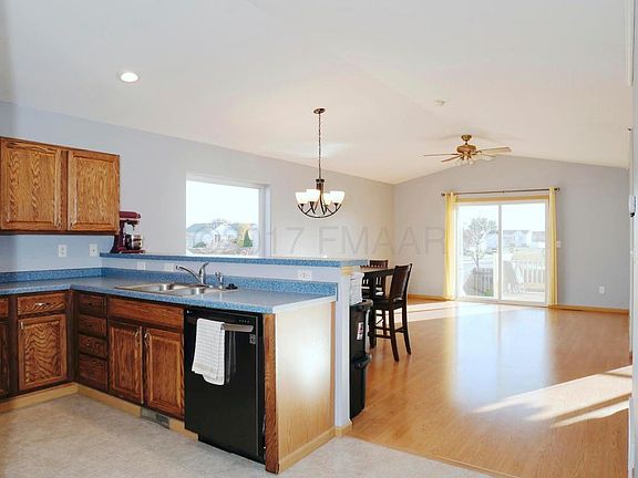4th image of 750 Homestead Ct