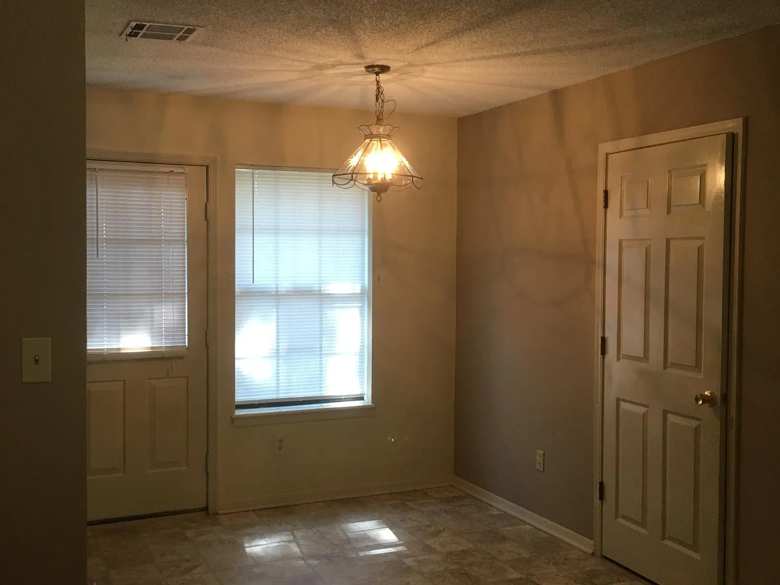 2 bed, 1100 sqft, $895 — Photo 3