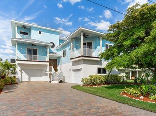 16011 4th St E, Redington Beach, FL 33708