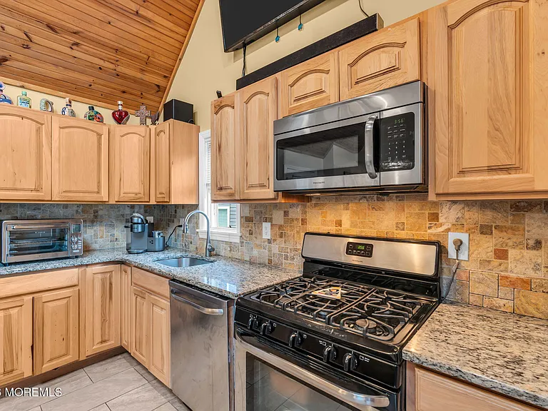 68 Decatur Ave — Photo 32