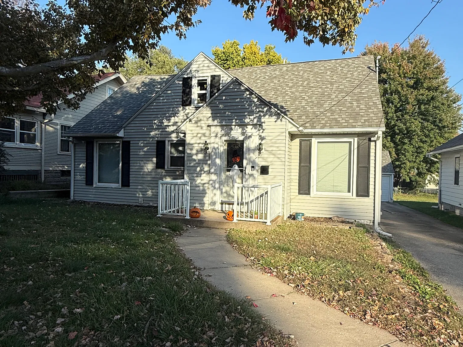 4 bed, 1739 sqft, $2,880 — Photo 1