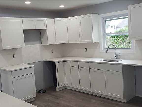 4th image of 499 Smith St