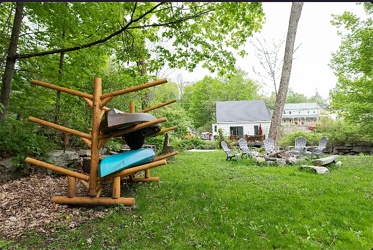 Plenty of space for your kayaks.