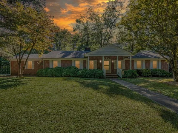 121 Longwood Avenue, Suffolk, VA 23434
